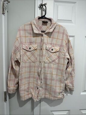 Women’s Light Pink Plaid Button-Up shacket